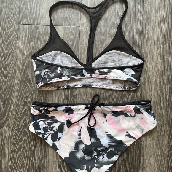 Rare Lululemon Surf to Sand Bikini Set - Picture 2 of 9